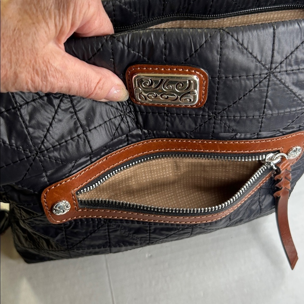 BRIGHTON BLACK QULTED PARACHUTE NYLON BROWN LEATHER CROSSBODY BAG - Picture 3 of 16